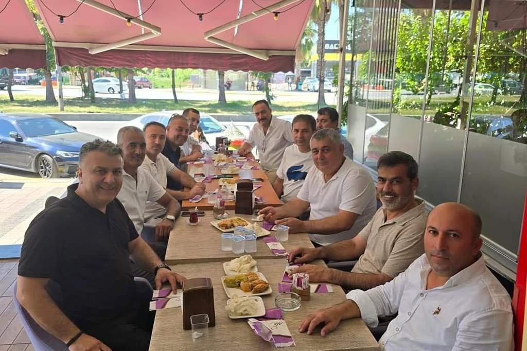 AKGİAD Başkanı Ramazan Göktaş, Aksu Nur Pastanesinde İstişare Toplantısı Gerçekleştirdi